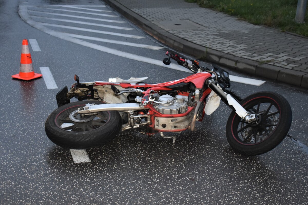 Motocyklista potrącił pieszego na przejściu w Myślenicach